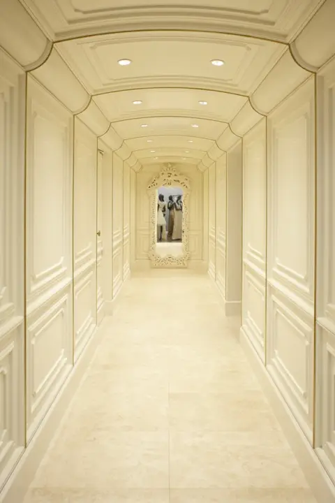 A corridor, Chicago