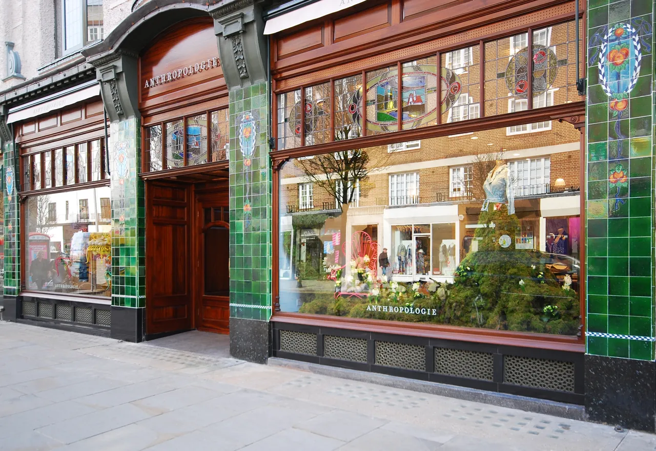 Anthropologie, King&rsquo;s Road, London: the green-tiled front with stained glass above the windows
